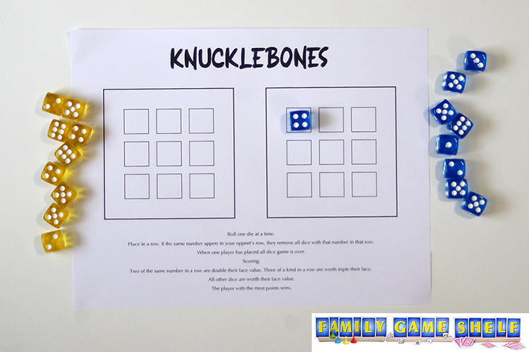 Knucklebones dice game board and starting roll